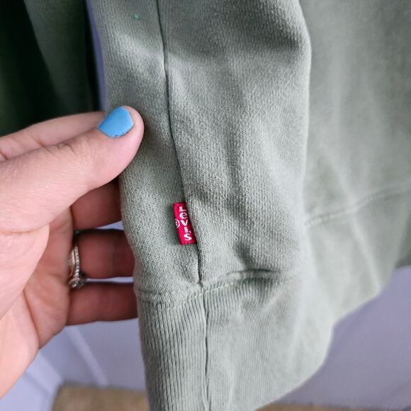 Levi’s One Planet One Party Sweatshirt size Medium Classic Casual Comfy Cozy - Picture 8 of 9